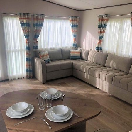 Larch Superior Holiday Home Chapel Saint Leonards Bagian luar foto