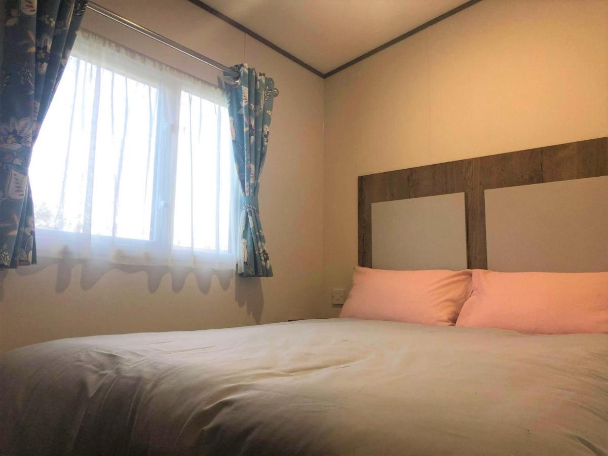 Larch Superior Holiday Home Chapel Saint Leonards Bagian luar foto