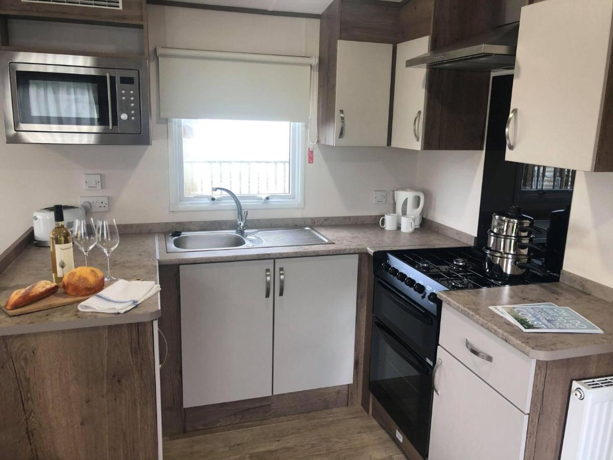 Larch Superior Holiday Home Chapel Saint Leonards Bagian luar foto