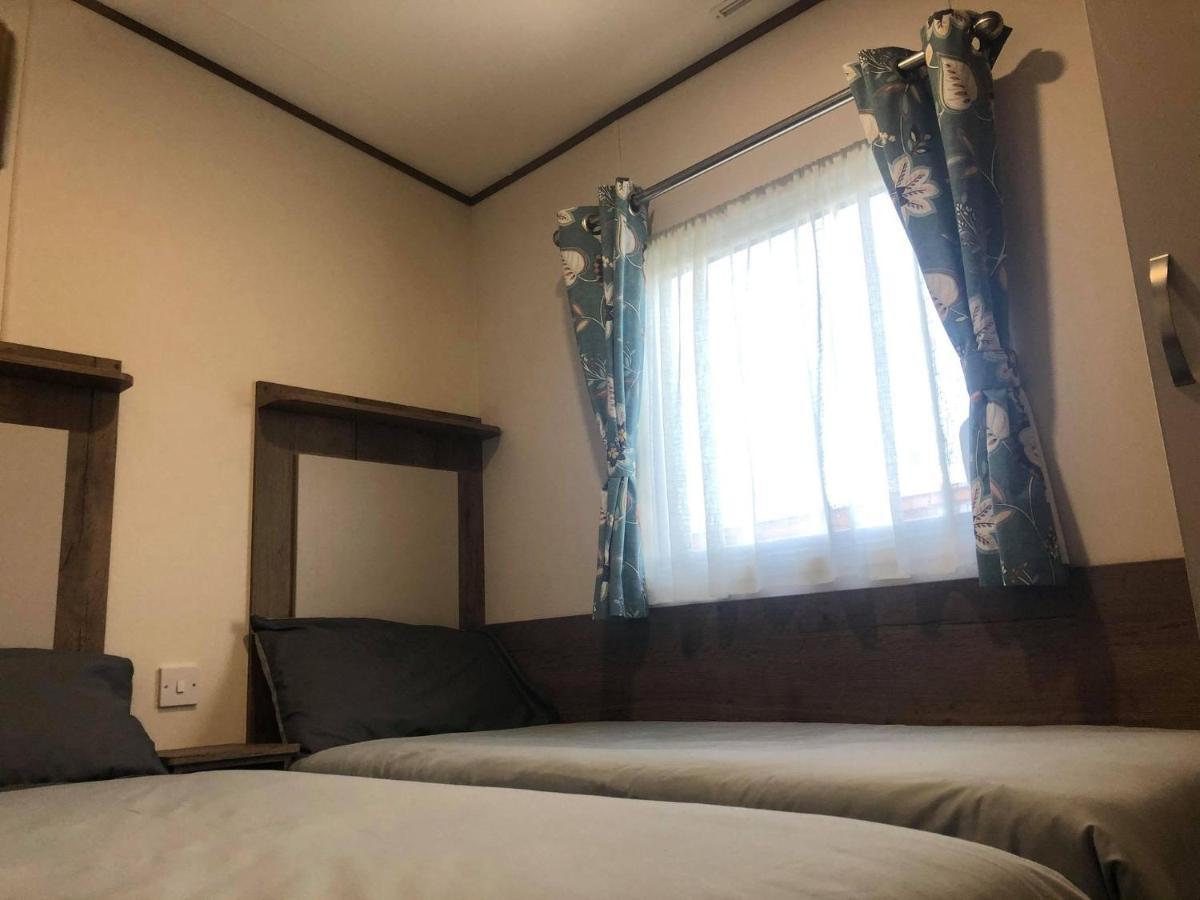 Larch Superior Holiday Home Chapel Saint Leonards Bagian luar foto