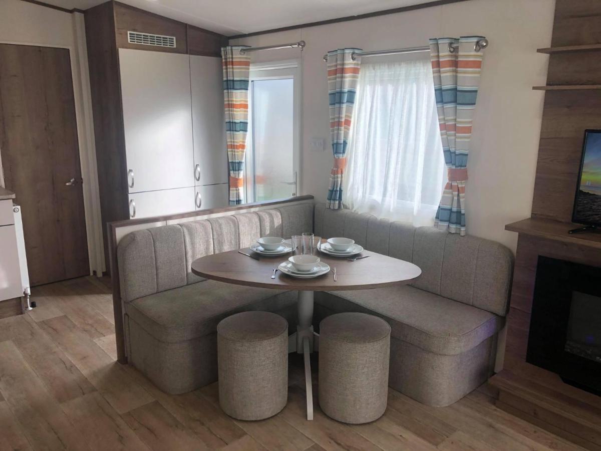 Larch Superior Holiday Home Chapel Saint Leonards Bagian luar foto