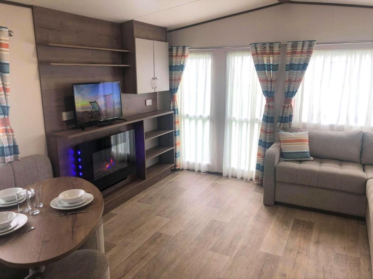 Larch Superior Holiday Home Chapel Saint Leonards Bagian luar foto